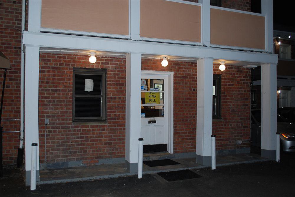 Central Motel Courtyard ホワイト・プレインズ エクステリア 写真