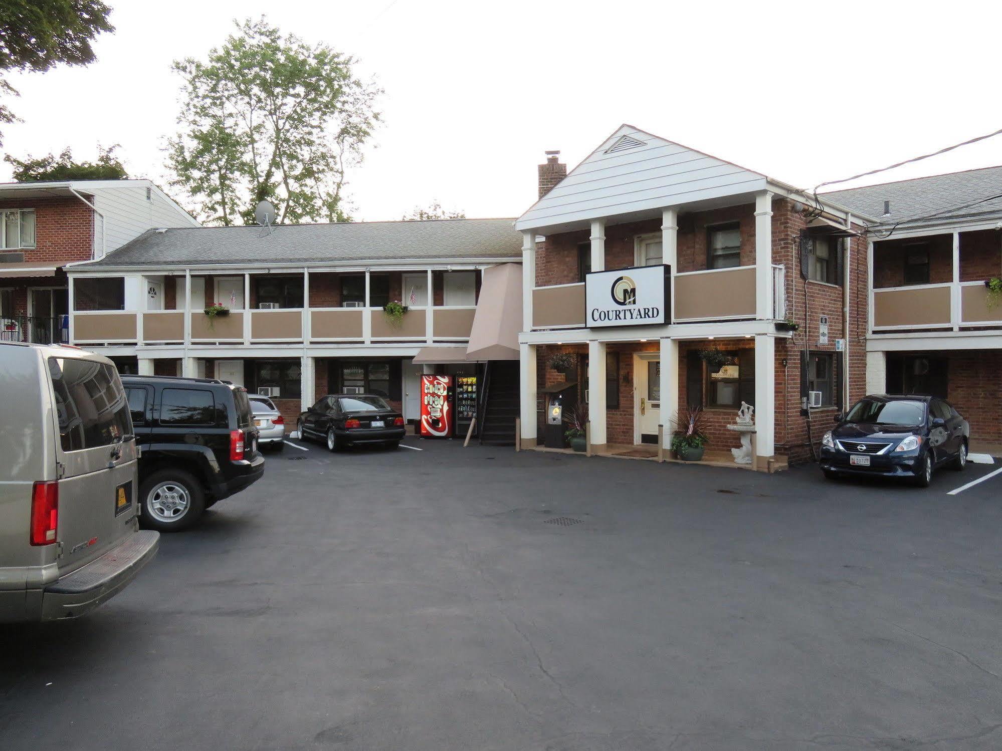 Central Motel Courtyard ホワイト・プレインズ エクステリア 写真