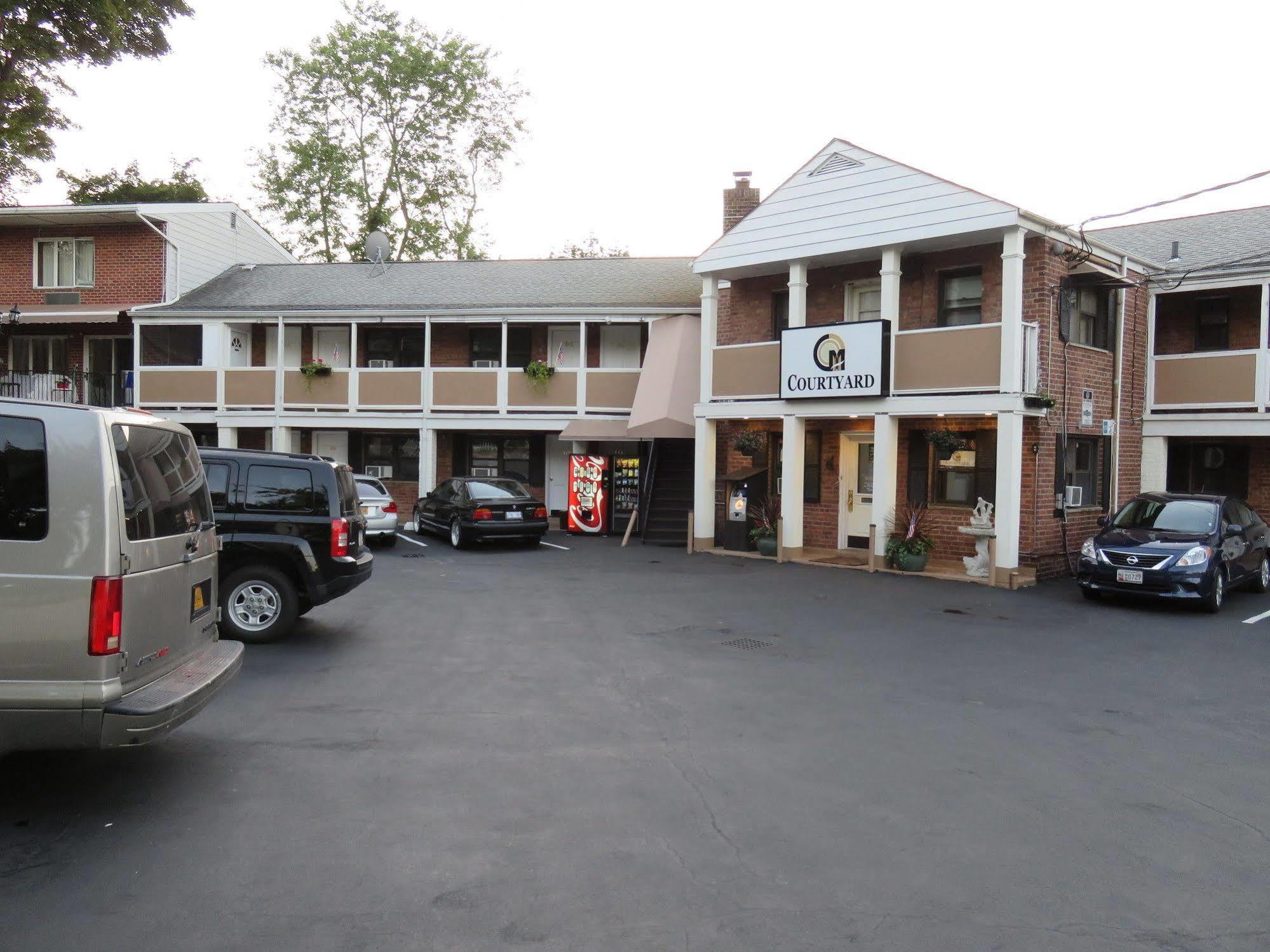 Central Motel Courtyard ホワイト・プレインズ エクステリア 写真