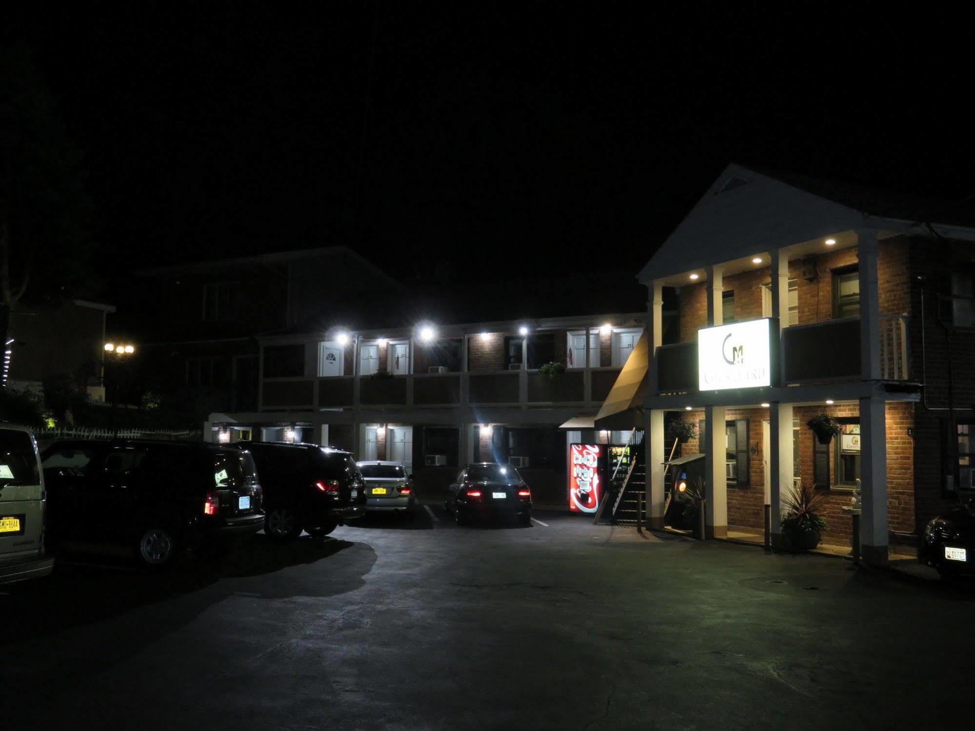 Central Motel Courtyard ホワイト・プレインズ エクステリア 写真