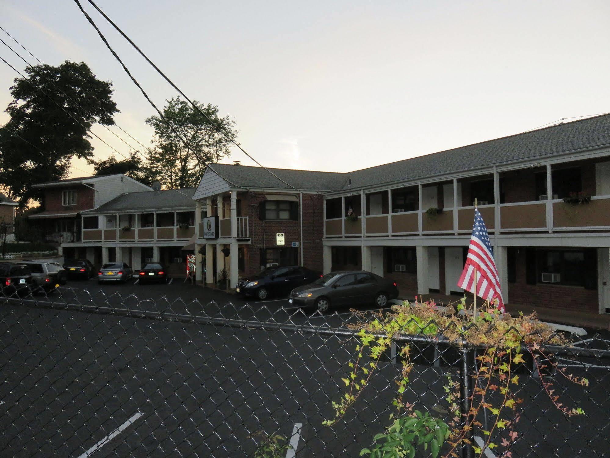 Central Motel Courtyard ホワイト・プレインズ エクステリア 写真