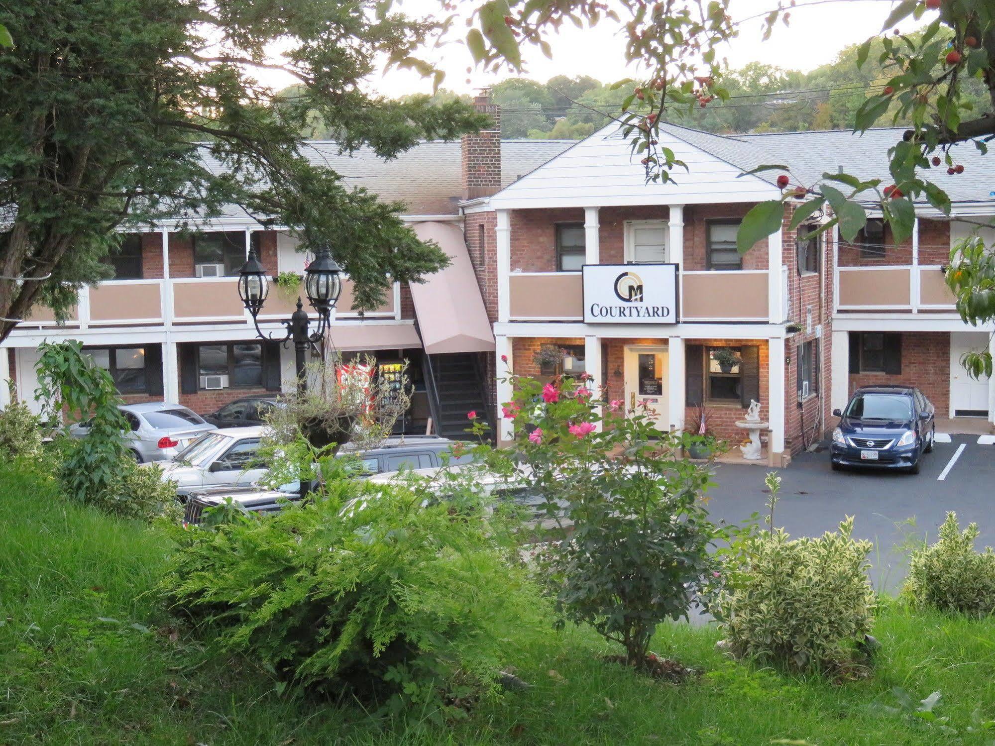 Central Motel Courtyard ホワイト・プレインズ エクステリア 写真