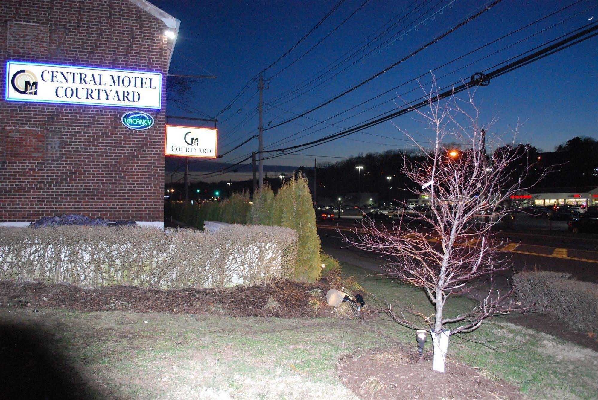 Central Motel Courtyard ホワイト・プレインズ エクステリア 写真