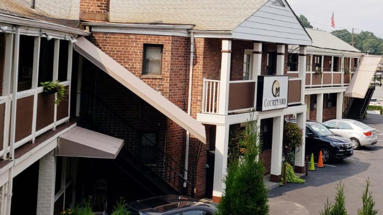 Central Motel Courtyard ホワイト・プレインズ エクステリア 写真